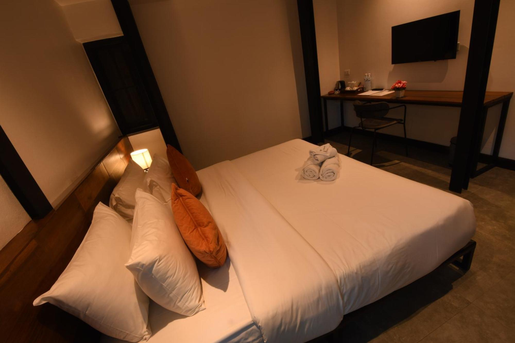 The Eight Ratvithi House 호텔 치앙마이 외부 사진