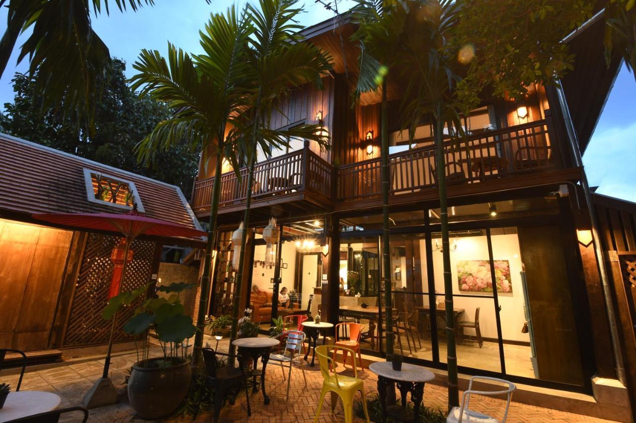 The Eight Ratvithi House 호텔 치앙마이 외부 사진